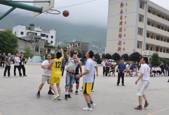 雷波民族中學(xué)院校環(huán)境