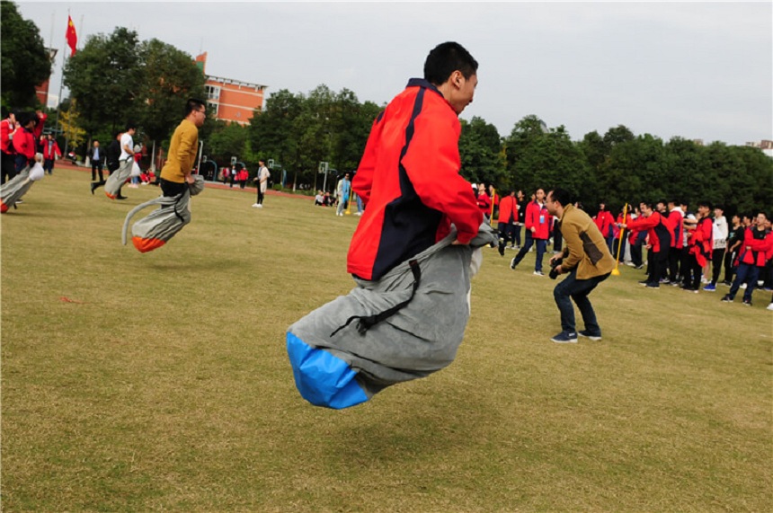 德陽外國語學校是一所民辦高中嗎？