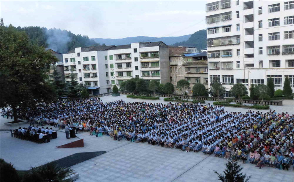 平昌縣響灘中學(xué)學(xué)校地址在哪里？